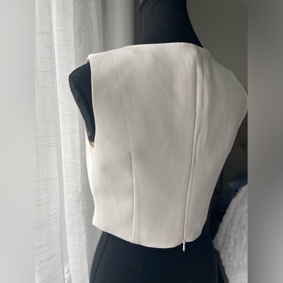 ChicWish/NWT cropped blouse Top in Off-White - Picture 4 of 7
